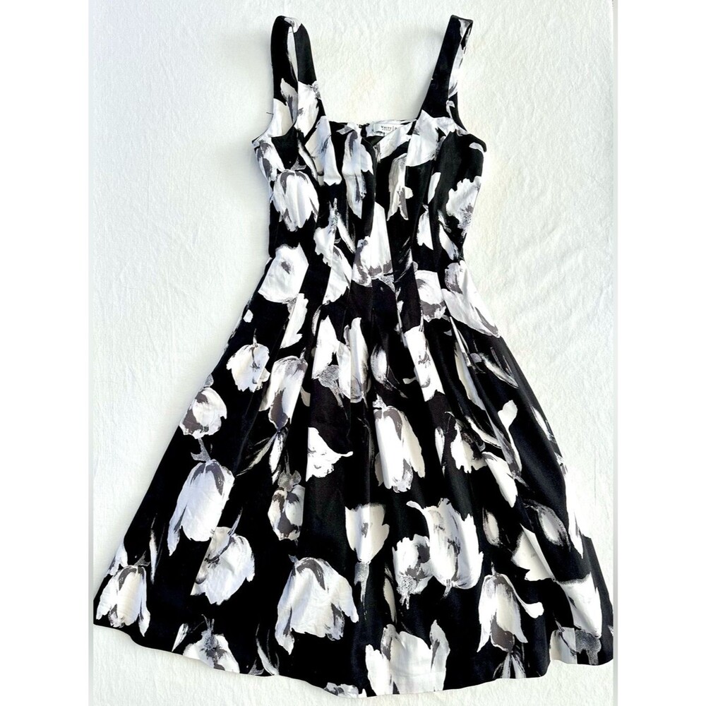 White House Black Market Floral Fit & Flare Dress Black White Sleeveless Size 0